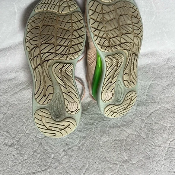 LULULEMON BLISSFEEL WOMEN'S RUNNING SHOE--BUTTER PINK/SCREAM GREEN SZ 9.5 - Picture 7 of 10